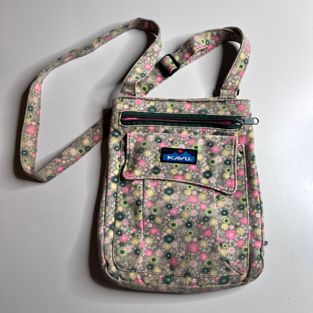 KAVU Keeper Crossbody Bag Floral Canvas Grey Pink Adjustable Strap Messenger‎